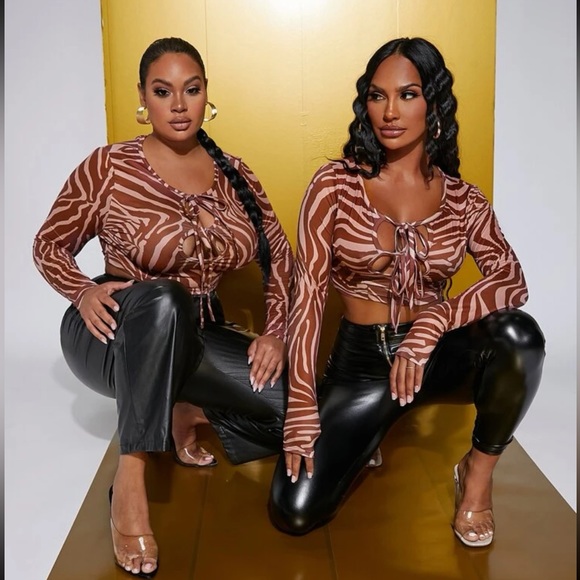 Zebra striped cut out knot front - Picture 3 of 4